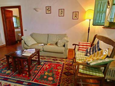 Farmhouse in Todi with Pool Terrace Garden Deckchairs