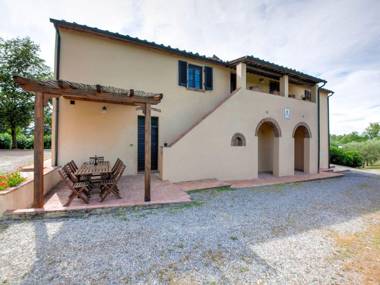 A small village of five beautiful apartments in the green Tuscan hills