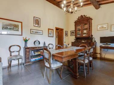 Tranquil Farmhouse in Terranova Bracciolini near Nightlife