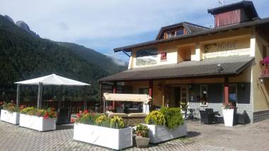 Hotel Veduta dell'Adamello
