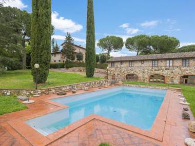 Cottage in Tavarnelle val di Pesa with Pool and Garden