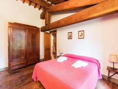 Cottage in Tavarnelle val di Pesa with Pool and Garden