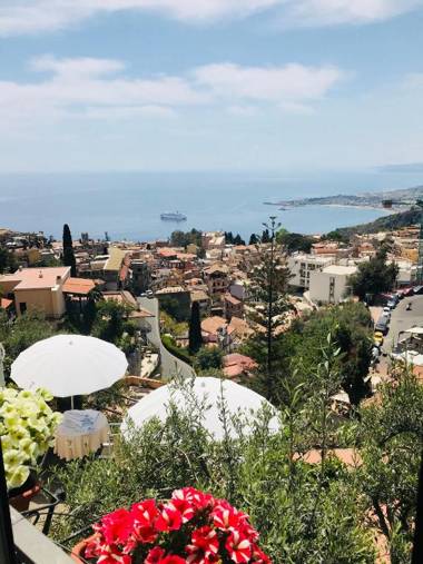 Villa Greta Hotel Rooms & Suites