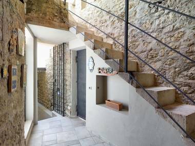 A stunning terrace with jacuzzi by the sea and close to the center and beach