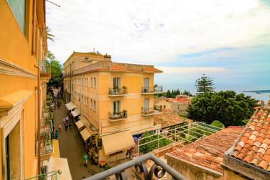 Teatro Greco Balcony Apartment