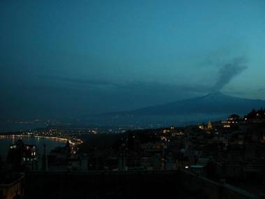 Teatro Greco Balcony Apartment