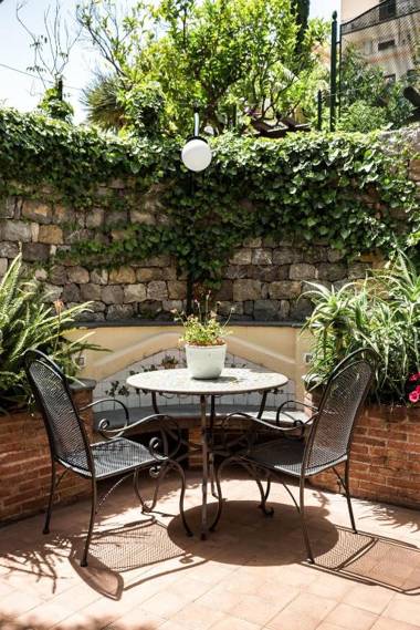 VILLA SCHULER GARDEN SUITE TAORMINA IN SELF CATERING