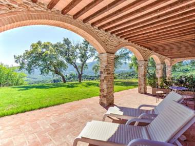Modern Farmhouse in Suvereto with Veranda