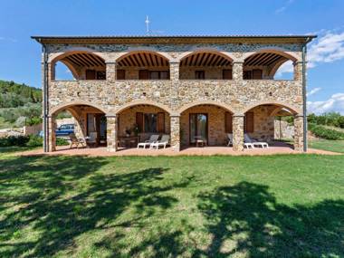 Spacious Farmhouse in Suvereto with Veranda
