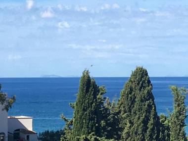 3 bedrooms appartement with sea view enclosed garden and wifi at Sperlonga 1 km away from the beach