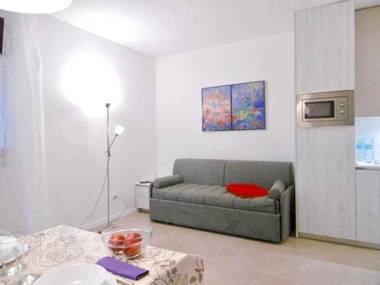 One bedroom appartement at Sirmione 200 m away from the beach with shared pool furnished terrace and wifi