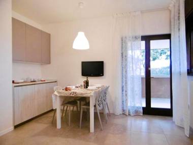 One bedroom appartement at Sirmione 200 m away from the beach with shared pool furnished terrace and wifi