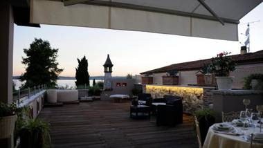 Arcimboldo House 2&2