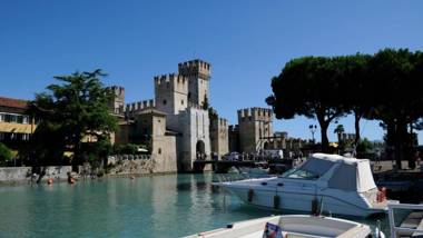 Arcimboldo House 2&2