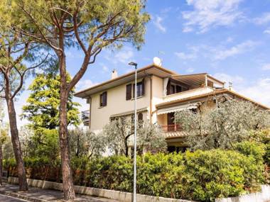 Cloistered Apartment in Sirmione near Lake