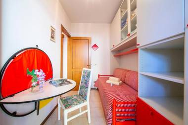 Lella Apartment Front Beach Garda lake