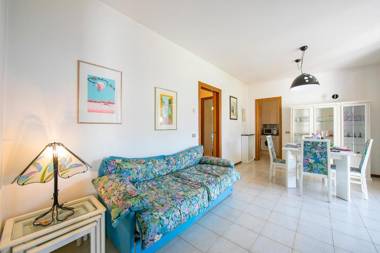Lella Apartment Front Beach Garda lake
