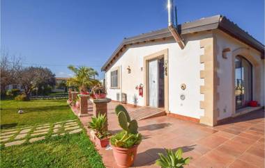 Amazing home in Siracusa with Outdoor swimming pool WiFi and 2 Bedrooms