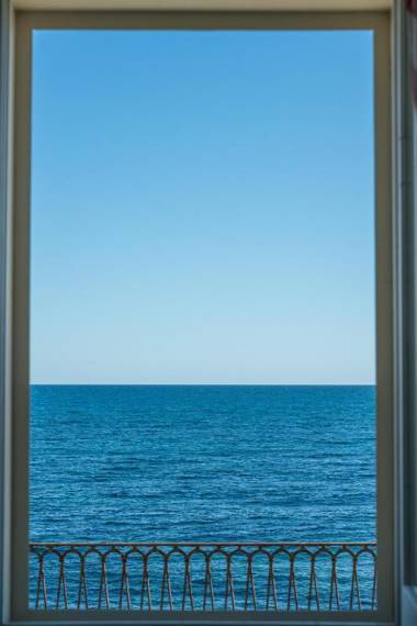 Maniace sea view apartment