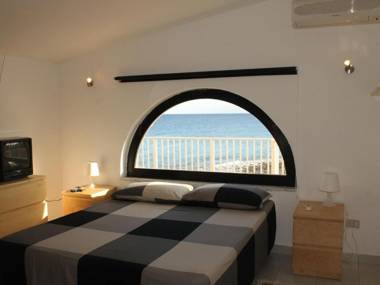 Spectacular seaside villa in Syracuse aerea in an exclusive Residence