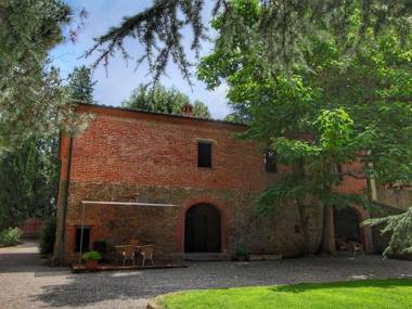 Estate with pool and tennis court in the Tuscan hills