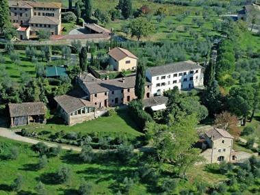 Pretty Farmhouse in Siena with Shared Swimming Pool