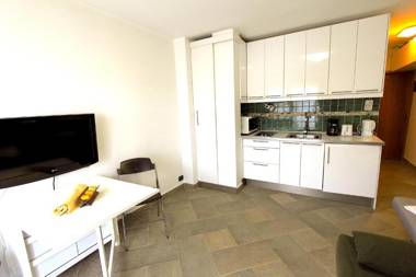 Hostdomus - Blue Sky Apartment