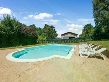 Cheerful apartment with communal pool in a quiet area