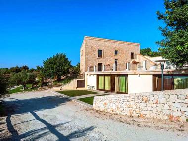 Plush Villa with Sauna Jacuzzi & Pool in Scicli