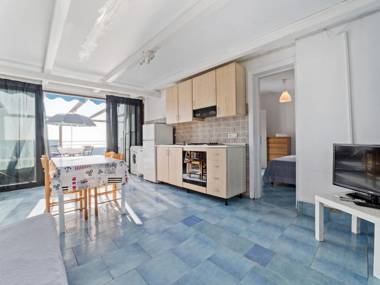 Sea Side Apartment in Policastro Bussentino with Balcony