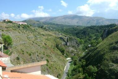 Appartamento panoramico con vista mare e montagna