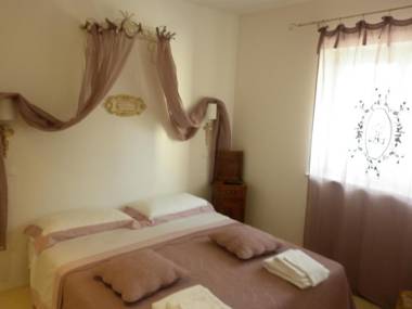 Hillside Villa with Swimming Pool and Jacuzzi - Frasassi Caves