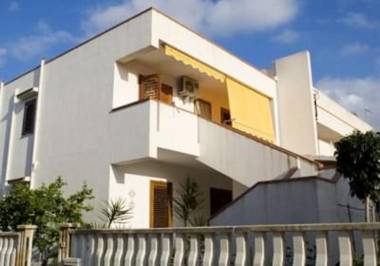 3 bedrooms house with sea view enclosed garden and wifi at San Vito Lo Capo 1 km away from the beach