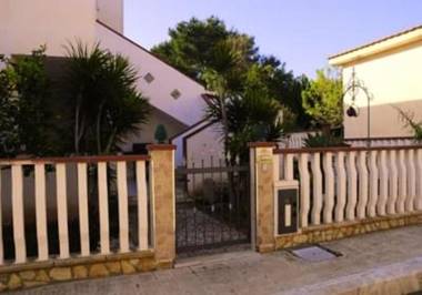 3 bedrooms house with sea view enclosed garden and wifi at San Vito Lo Capo 1 km away from the beach