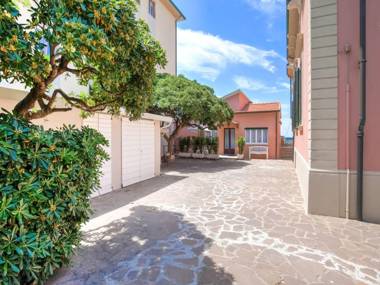 Comfy Holiday Home in San Vincenzo next to the sea