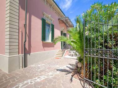 Elegant Apartment in San Vincenzo with Garden