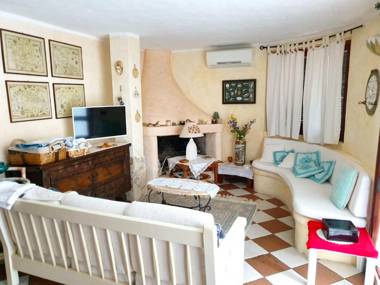 2 bedrooms appartement with enclosed garden at Case Peschiera lu Fraili 2 km away from the beach
