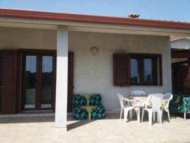 2 bedrooms house with enclosed garden and wifi at Sant'Anna Arresi 3 km away from the beach