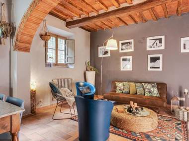 Lovely Villa in Molina di Quosa with Private Swimming Pool