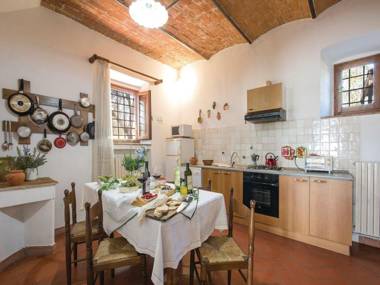 Dreamy Holiday Home in San Casciano Val di Pesa with Garden