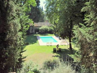 Majestic Farmhouse in San Casciano Val di Pesa with Barbecue
