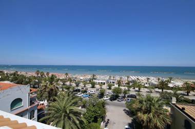Apartment 30 meters from the sea with 6 beds with full sea view