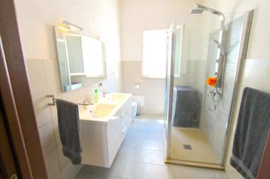 4 bedrooms house at Torre Pali Lecce 500 m away from the beach with sea view enclosed garden and wifi