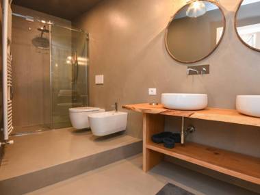 Luxury modern apartment by the lake