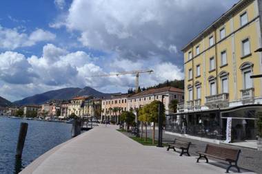 Casa Laura Salò 200mt from Garda lake