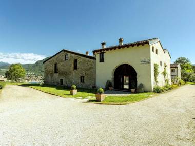 Luxurious Holiday Home in Salò with Swimming Pool