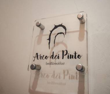 Arco Dei Pinto