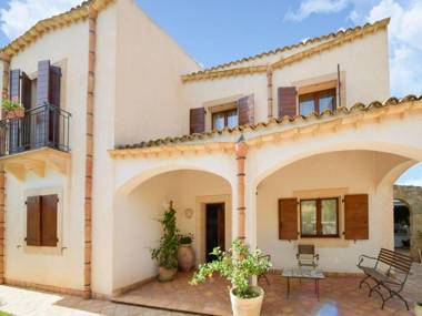 Sun-kissed Holiday Home in Salemi with Garden