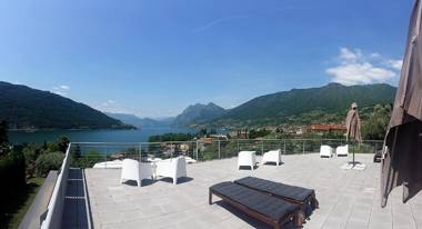 Vela di Soleville camere vista lago con ristorante e pizzeria