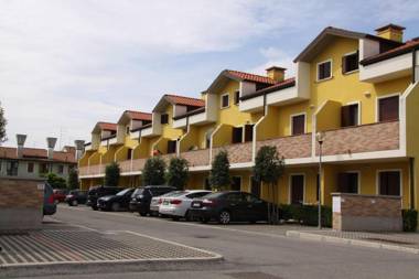 Modern Three-bedroom Apartment in Residence with Pool